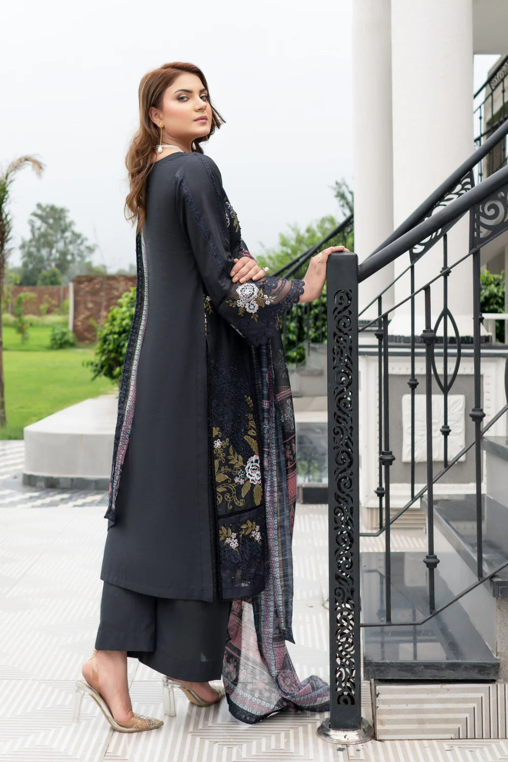 Munira Designer Embroidered Cotton Chikankari Suit FAR0002