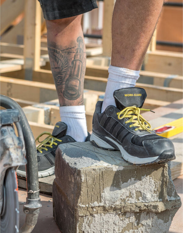 Lightweight Safety Trainer FAR0177