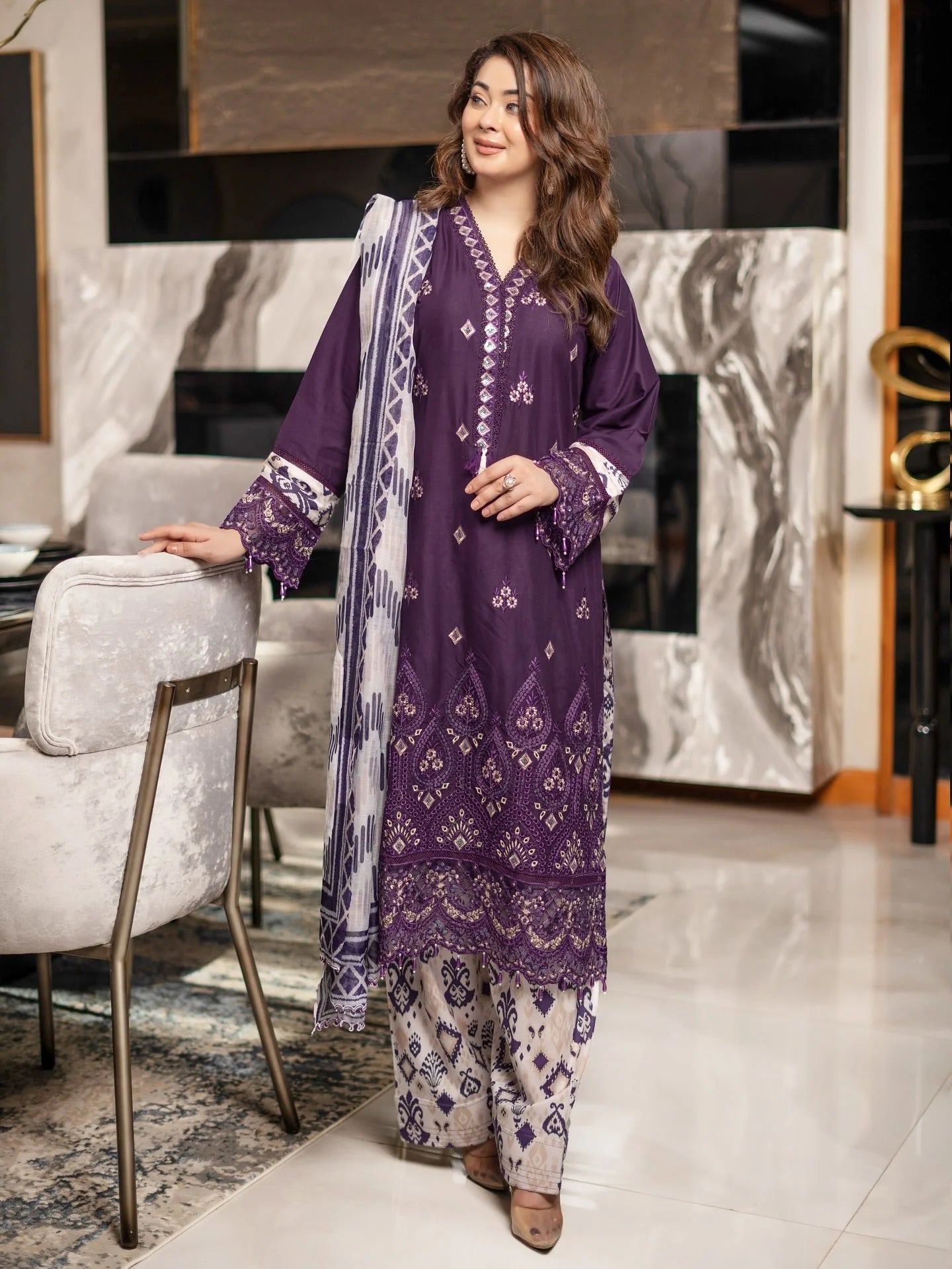 Munira Embroidered Lawn 3 Piece Suit FAR0008
