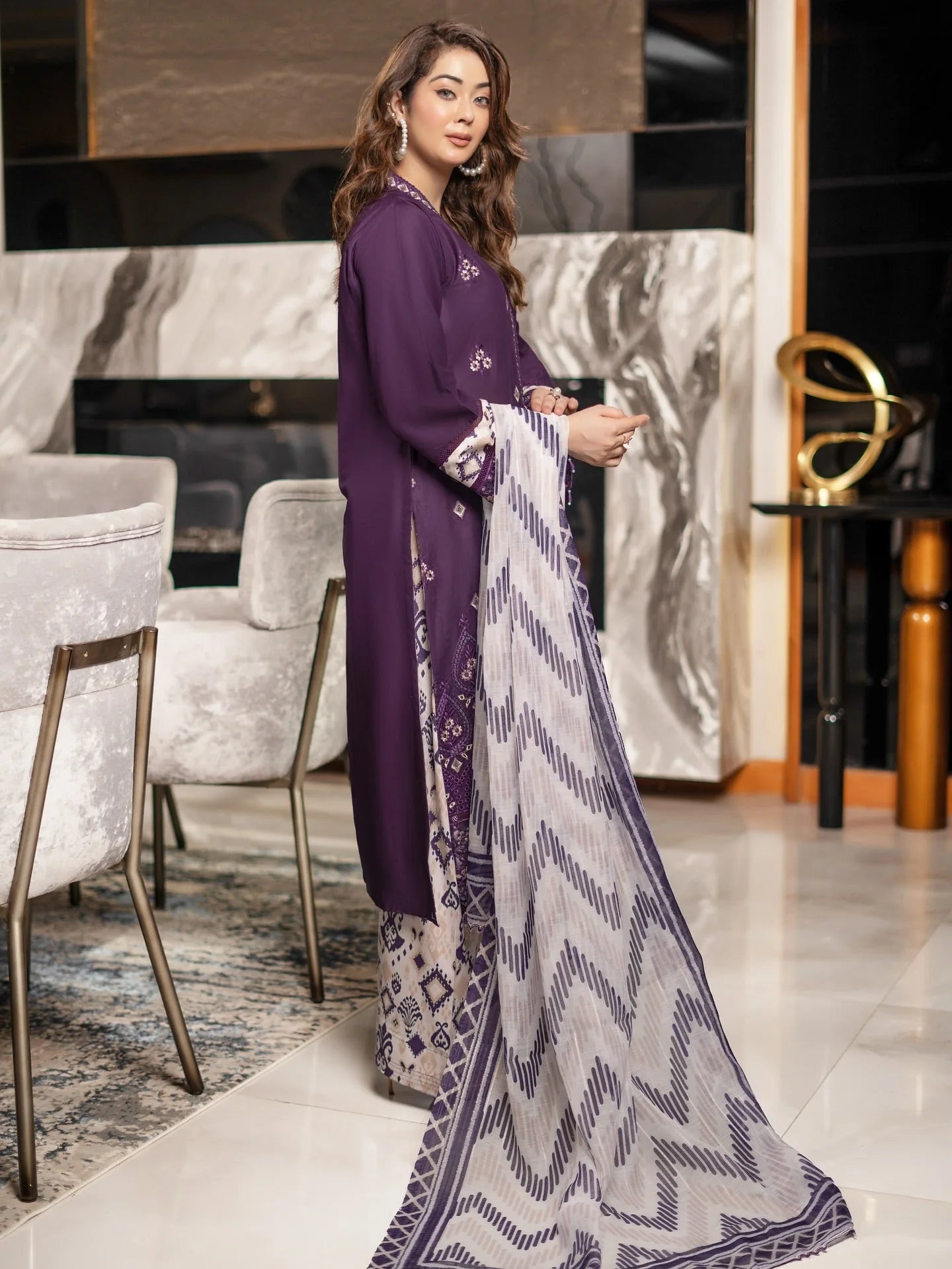 Munira Embroidered Lawn 3 Piece Suit FAR0008