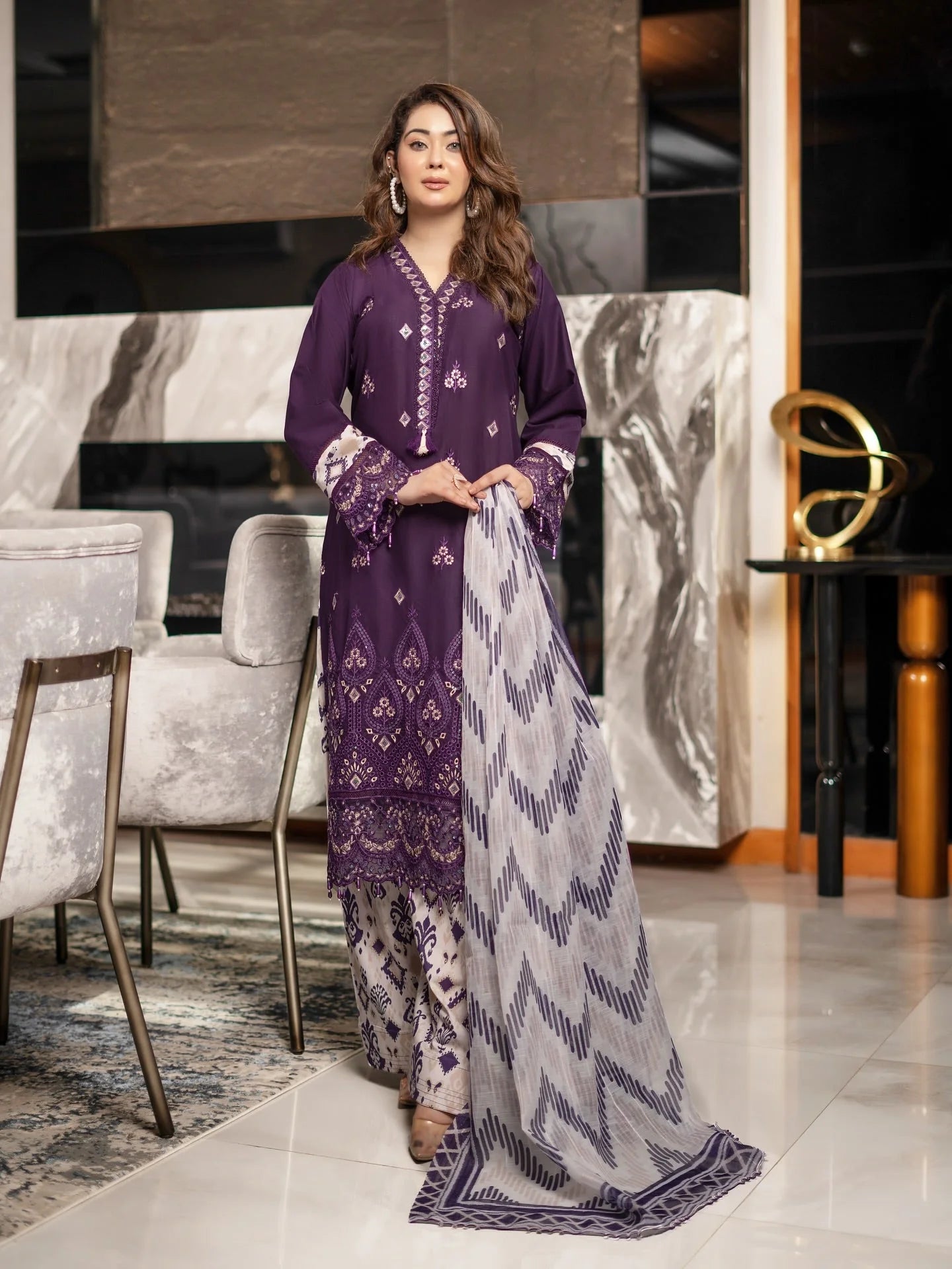 Munira Embroidered Lawn 3 Piece Suit FAR0008