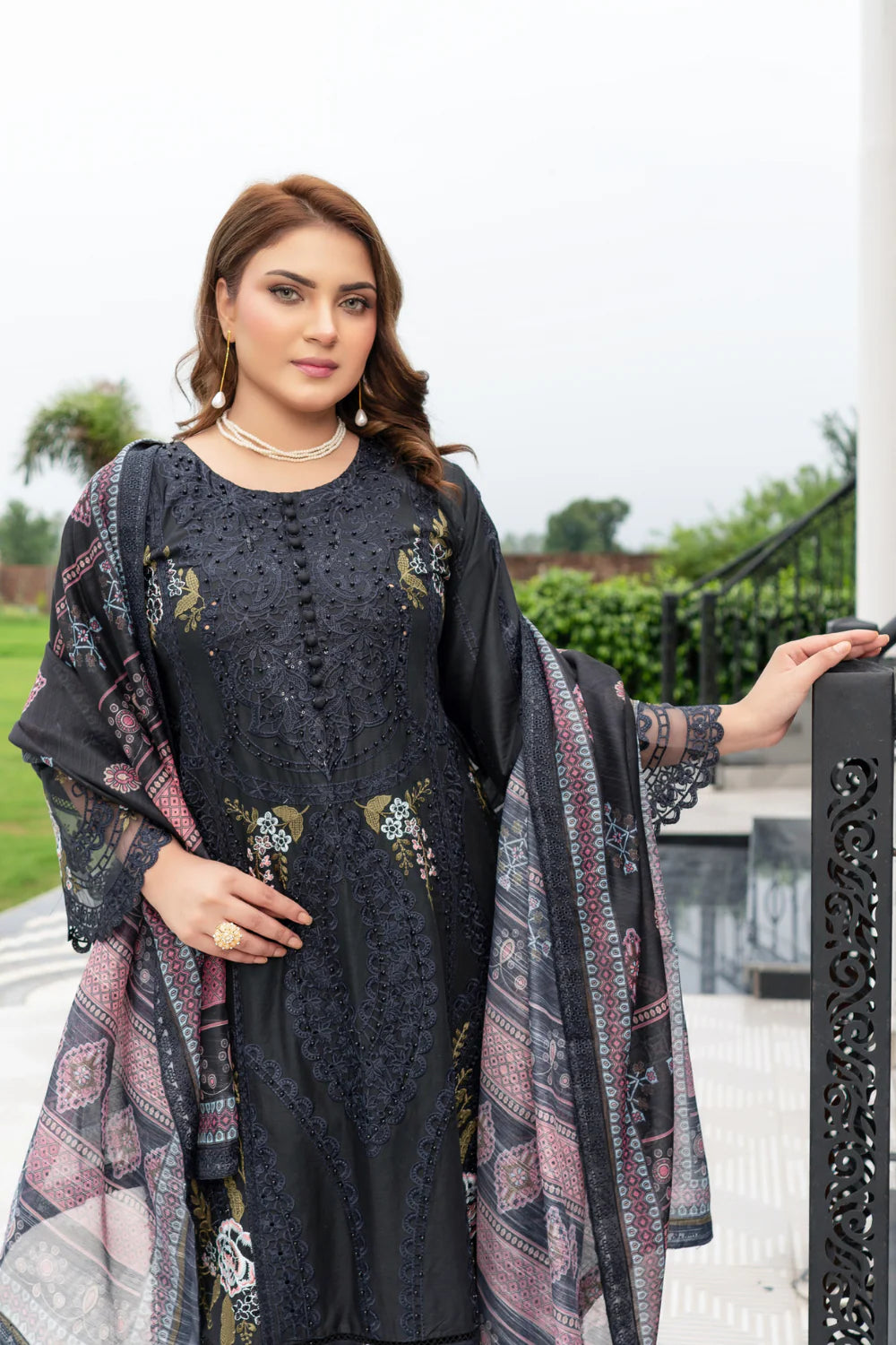 Munira Designer Embroidered Cotton Chikankari Suit FAR0002