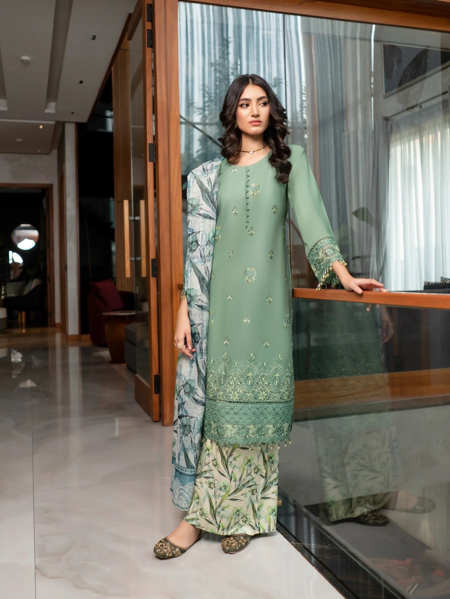 Munira Embroidered Lawn 3 Piece Suit FAR0013